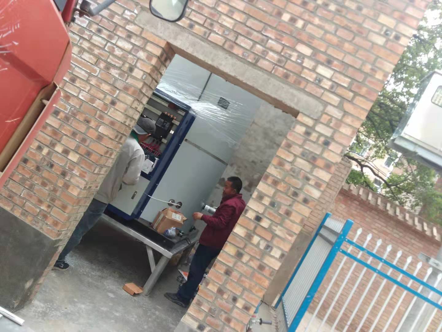 3000公斤電開(kāi)水鍋爐安裝現(xiàn)場(chǎng) 3000公斤電開(kāi)水鍋爐安裝現(xiàn)場(chǎng)